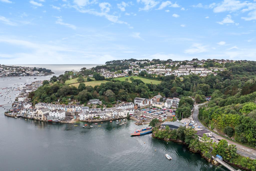 Lot: 102 - SPACIOUS WATER-FRONTING PROPERTY - Ariel view of Fowey showing the property